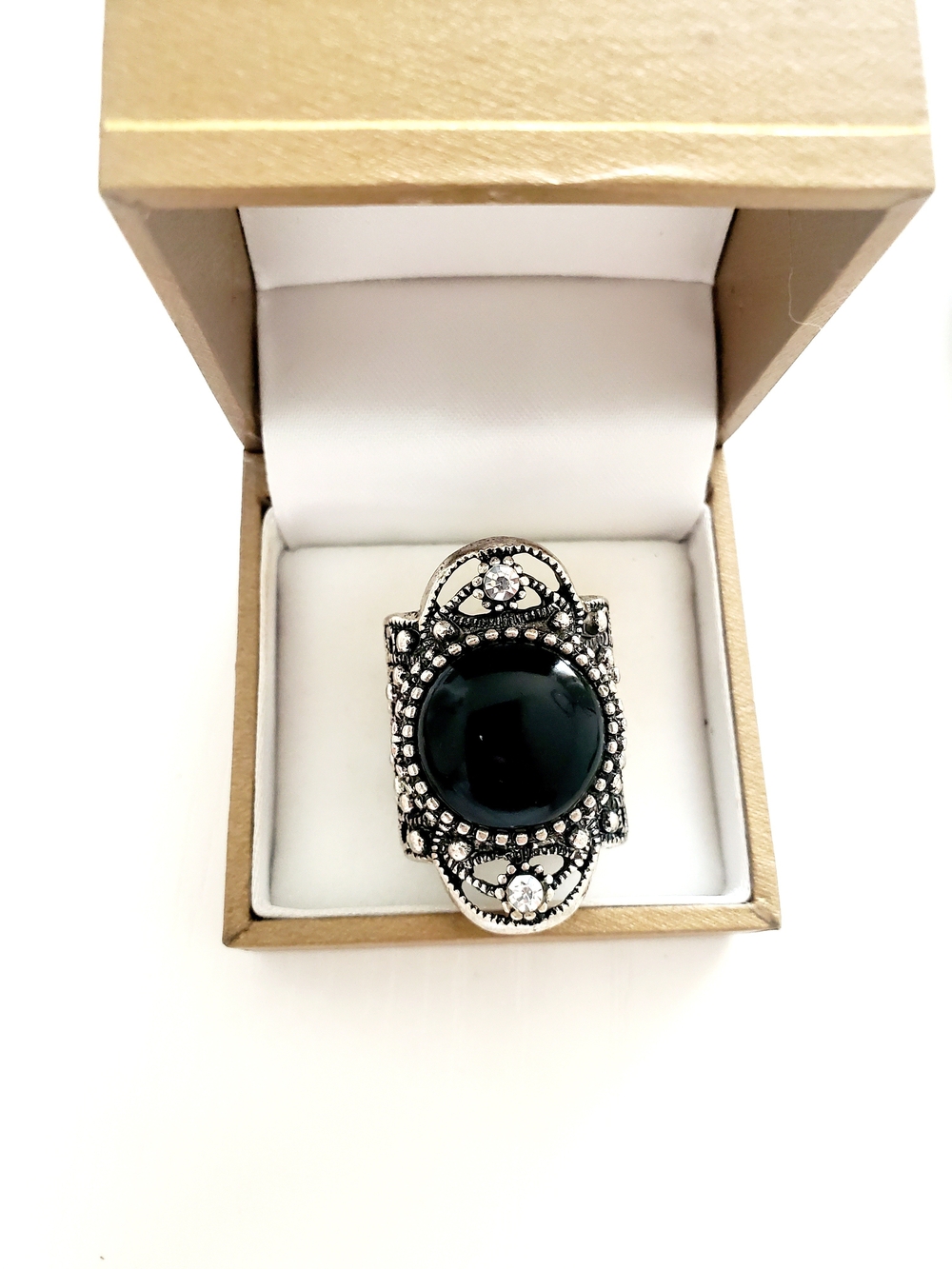 Vintage-Inspired Silver Ring with Dark Green Cabochon